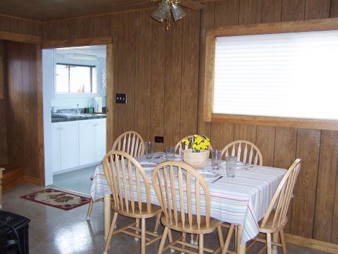 #64 Cottage's dining area
